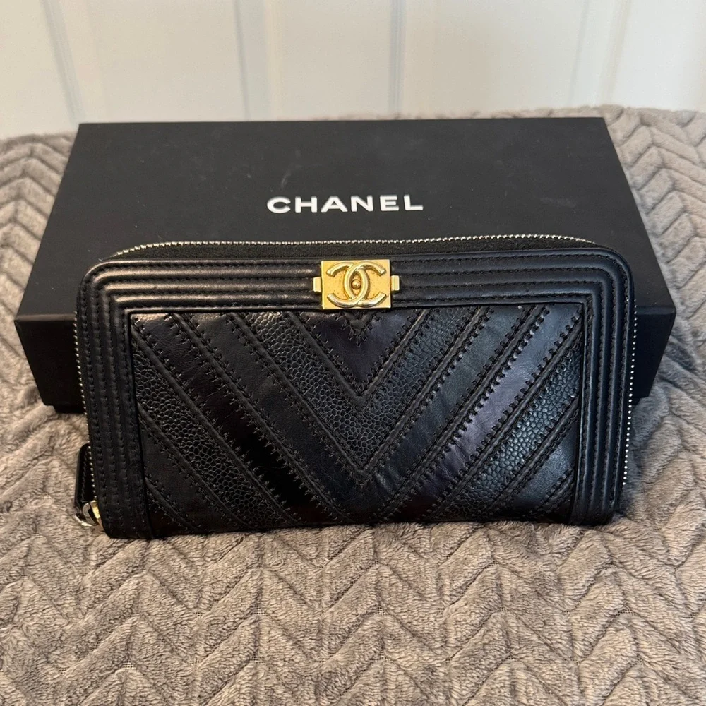 CHANEL Chevron Black Leather Wallet with Gold Accent